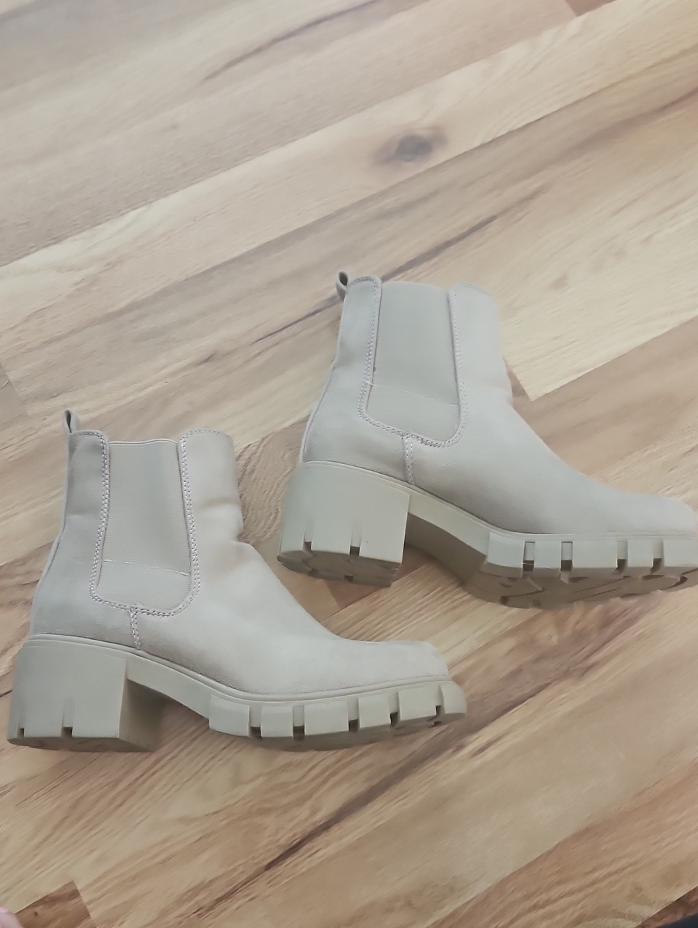 Madden Girl Taupe Tan Beige Chunky Chelsea Ankle Boots Womens 7.5 Like New